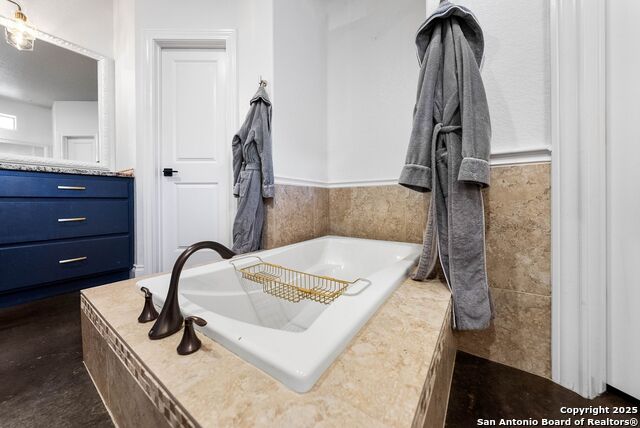 Listing photo id 16 for 2239 Brittany Grace