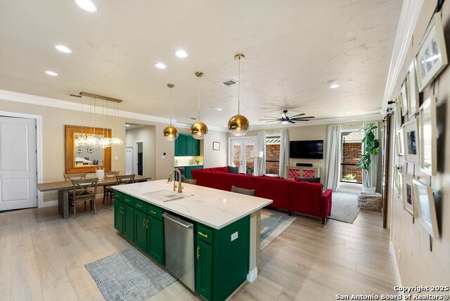 Listing photo id 5 for 2239 Brittany Grace