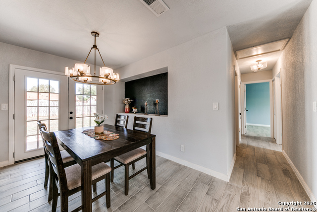 Listing photo id 11 for 7323 Clear Water
