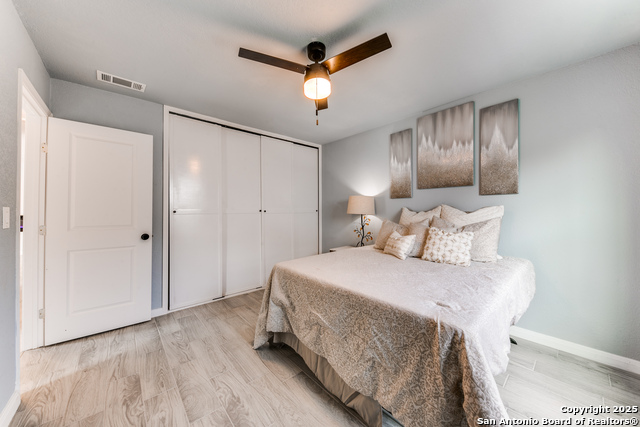 Listing photo id 17 for 7323 Clear Water