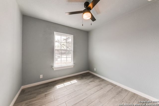 Listing photo id 18 for 7323 Clear Water