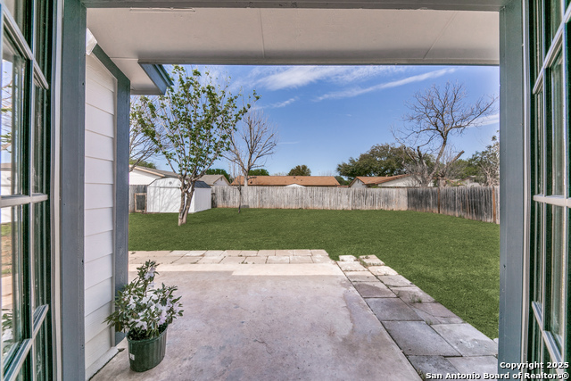 Listing photo id 20 for 7323 Clear Water