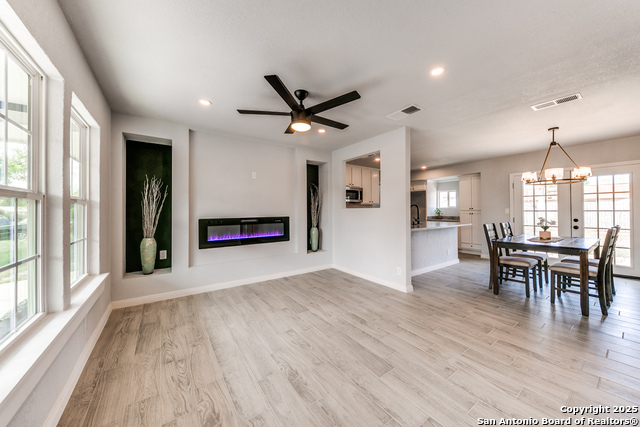 Listing photo id 2 for 7323 Clear Water