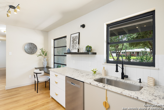 Image 14 of 45 For 423 Rockhill