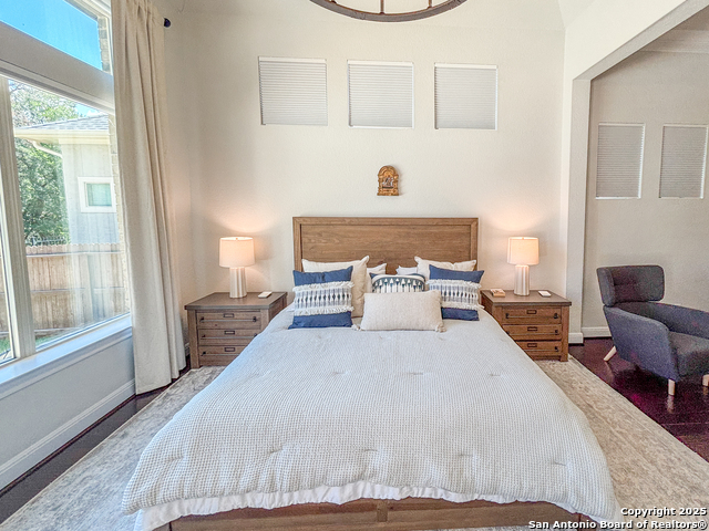 Image 35 of 73 For 17814 Hillsedge