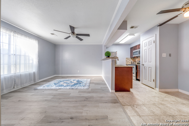 Image 7 of 13 For 11610 Vance Jackson  1105