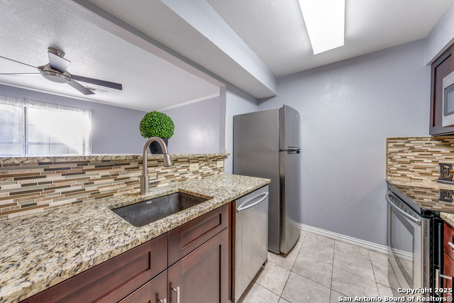 Image 8 of 13 For 11610 Vance Jackson  1105