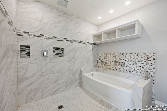 Listing photo id 11 for 27134 Villa Toscana