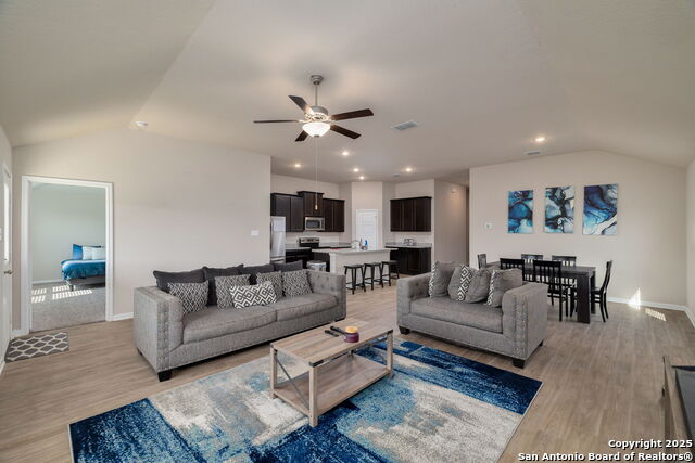 Image 10 of 27 For 7043 Diamond Valley