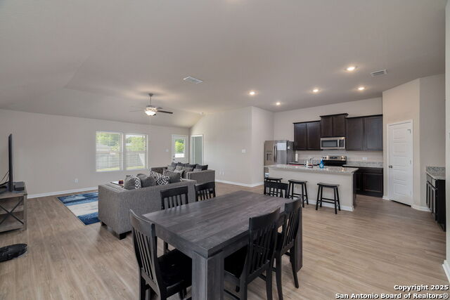 Image 15 of 27 For 7043 Diamond Valley