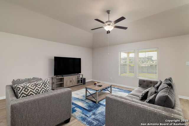 Image 7 of 27 For 7043 Diamond Valley