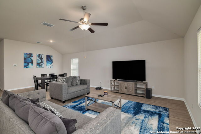 Image 9 of 27 For 7043 Diamond Valley