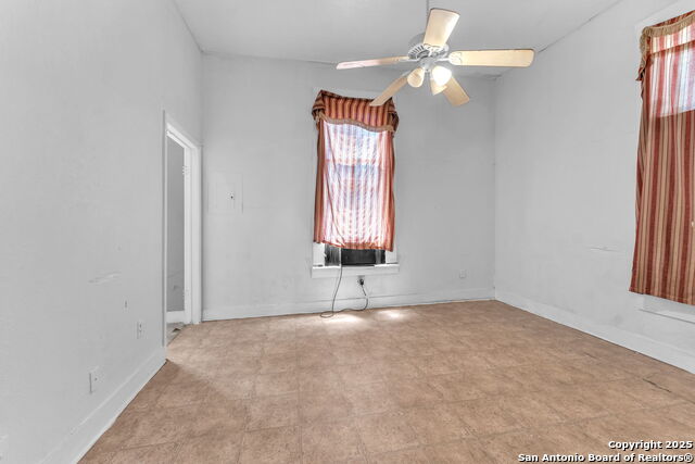 Image 11 of 31 For 722 Pine St S
