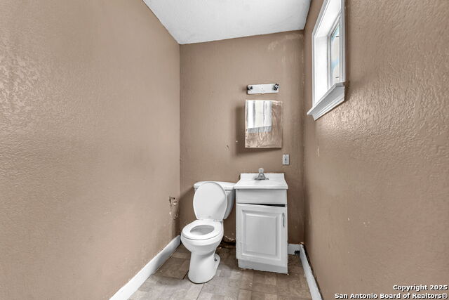 Image 13 of 31 For 722 Pine St S