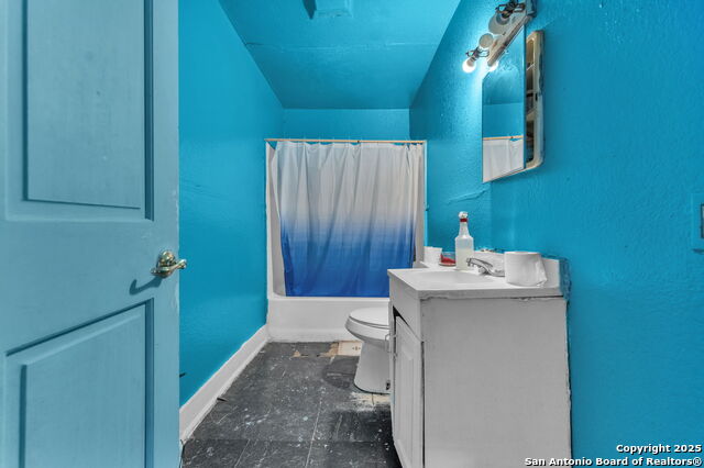 Image 14 of 31 For 722 Pine St S