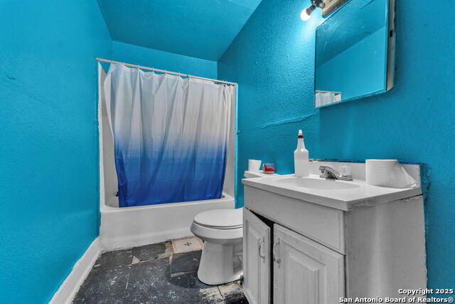Image 15 of 31 For 722 Pine St S