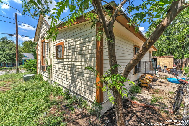 Image 25 of 31 For 722 Pine St S