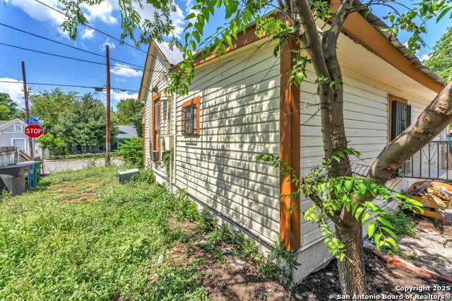 Image 27 of 31 For 722 Pine St S