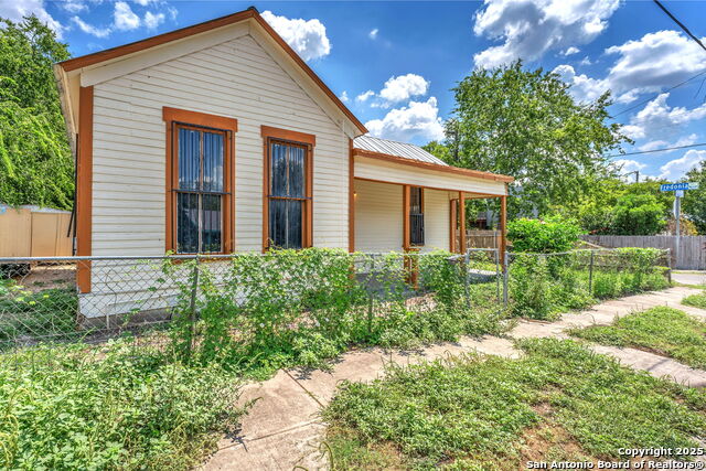 Image 3 of 31 For 722 Pine St S
