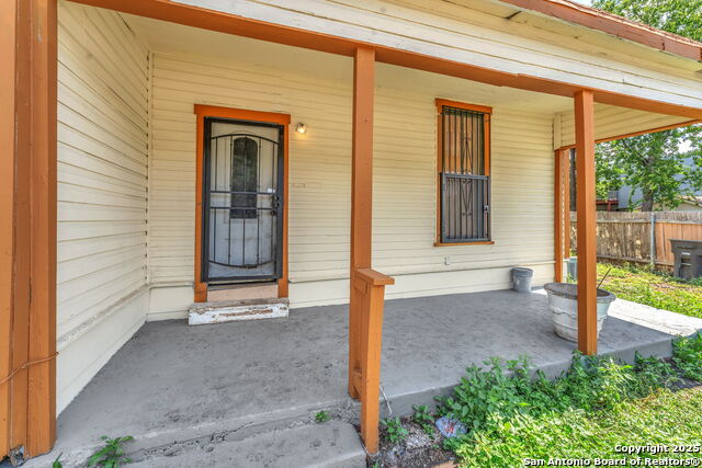 Image 31 of 31 For 722 Pine St S