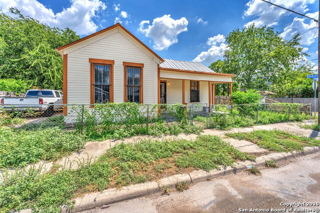 Image 6 of 31 For 722 Pine St S