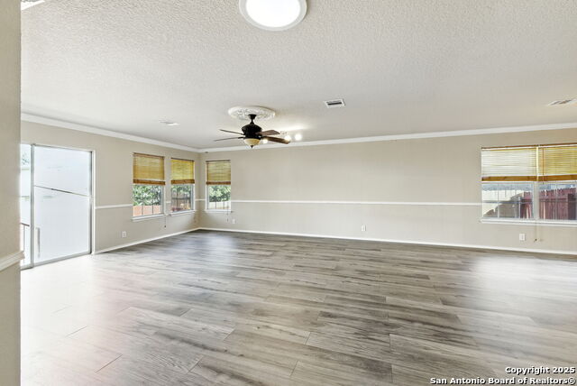 Listing photo id 9 for 506 Leafy Ridge