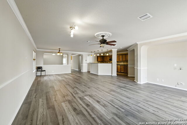 Listing photo id 10 for 506 Leafy Ridge