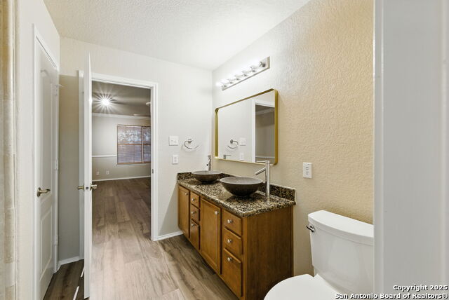 Listing photo id 15 for 506 Leafy Ridge