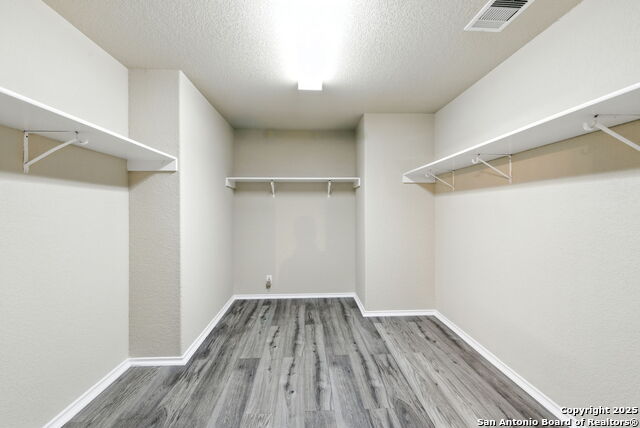 Listing photo id 17 for 506 Leafy Ridge