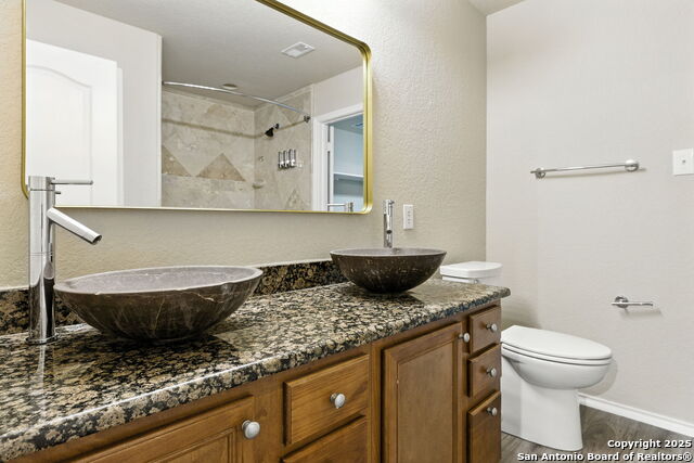 Listing photo id 19 for 506 Leafy Ridge