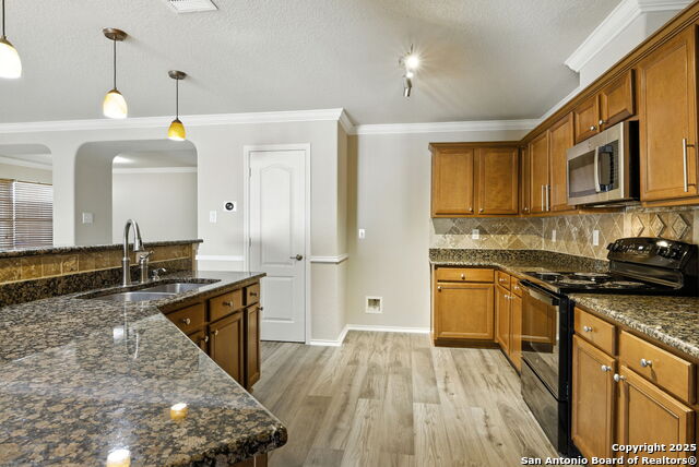 Listing photo id 20 for 506 Leafy Ridge