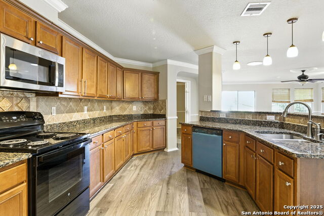 Listing photo id 21 for 506 Leafy Ridge