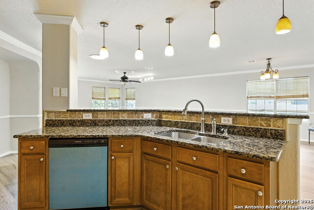 Listing photo id 22 for 506 Leafy Ridge