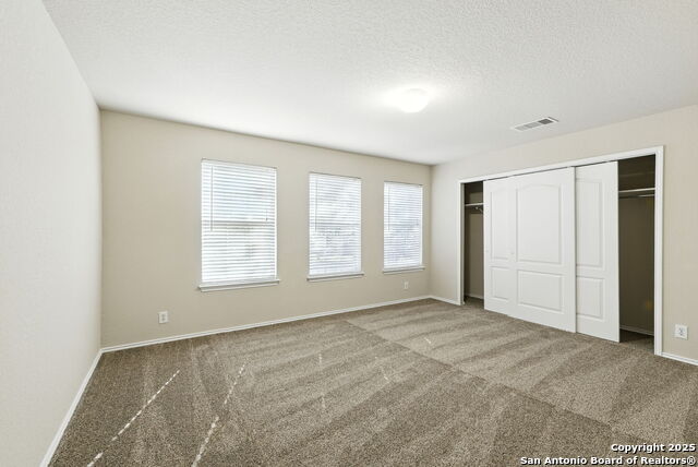 Listing photo id 25 for 506 Leafy Ridge