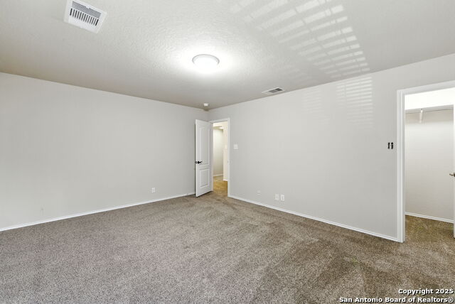 Listing photo id 38 for 506 Leafy Ridge