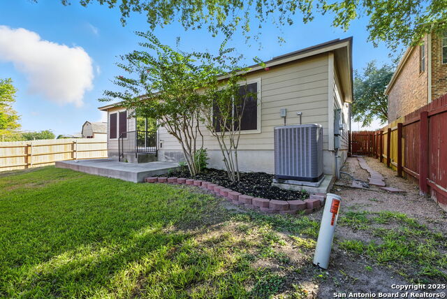 Listing photo id 39 for 506 Leafy Ridge