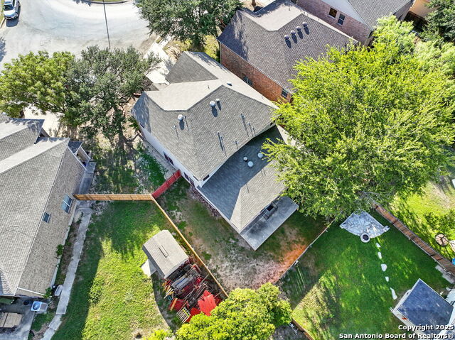 Listing photo id 44 for 506 Leafy Ridge