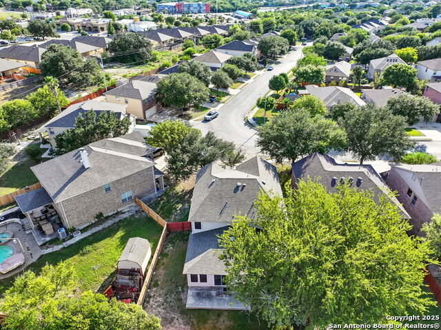 Listing photo id 45 for 506 Leafy Ridge