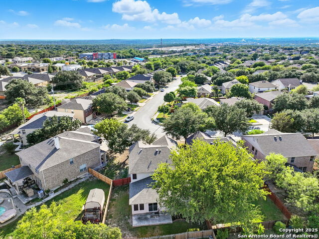 Listing photo id 46 for 506 Leafy Ridge