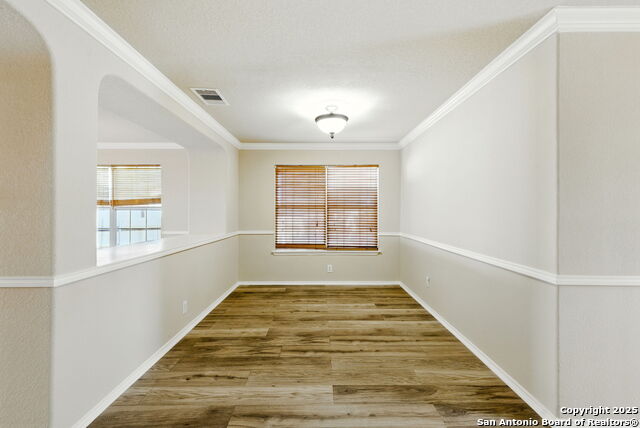 Listing photo id 5 for 506 Leafy Ridge