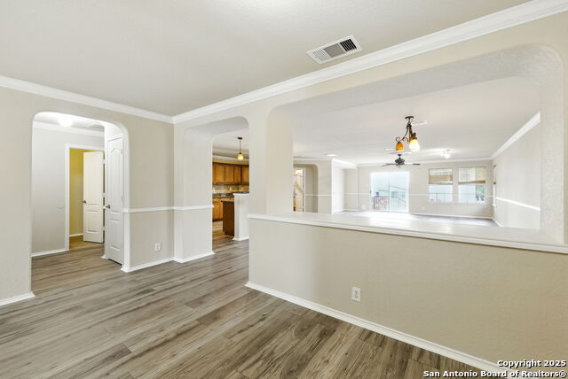 Listing photo id 6 for 506 Leafy Ridge