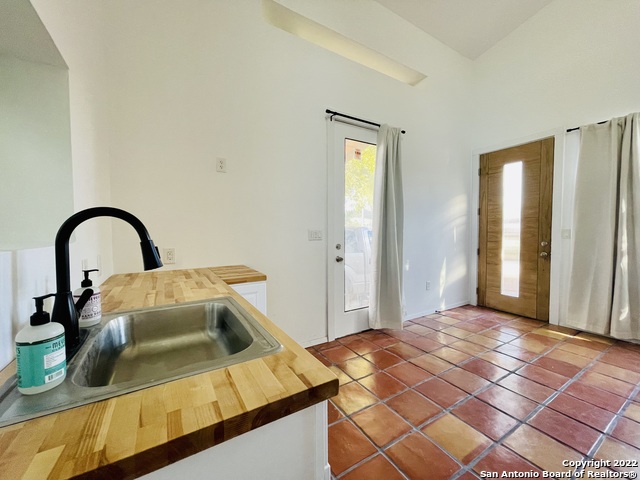 Image 10 of 16 For 511 Iowa St 2