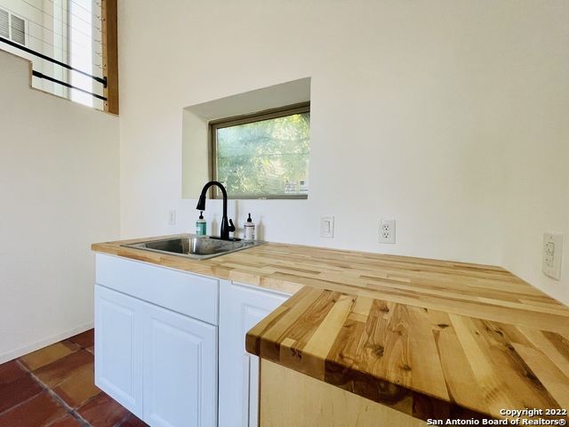 Image 11 of 16 For 511 Iowa St 2