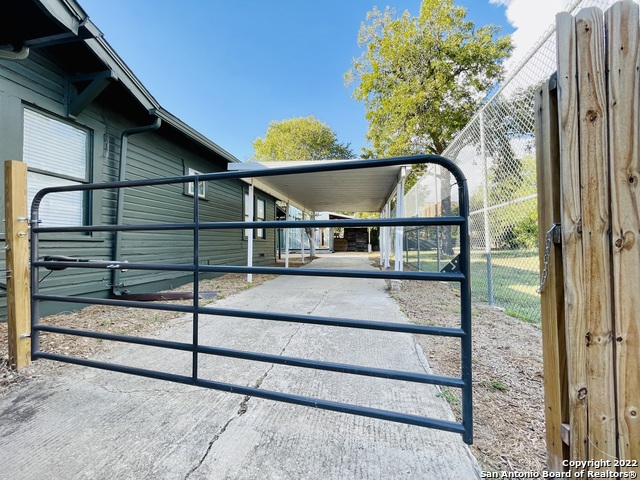 Image 15 of 16 For 511 Iowa St 2