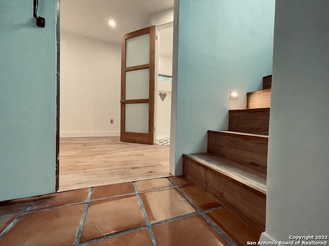 Image 3 of 16 For 511 Iowa St 2