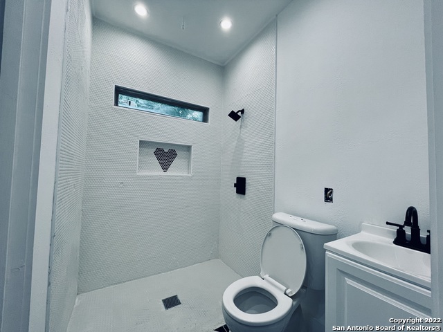 Image 5 of 16 For 511 Iowa St 2