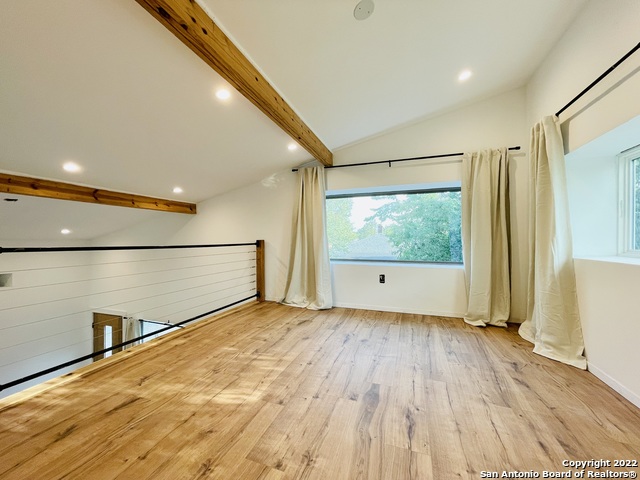 Image 7 of 16 For 511 Iowa St 2