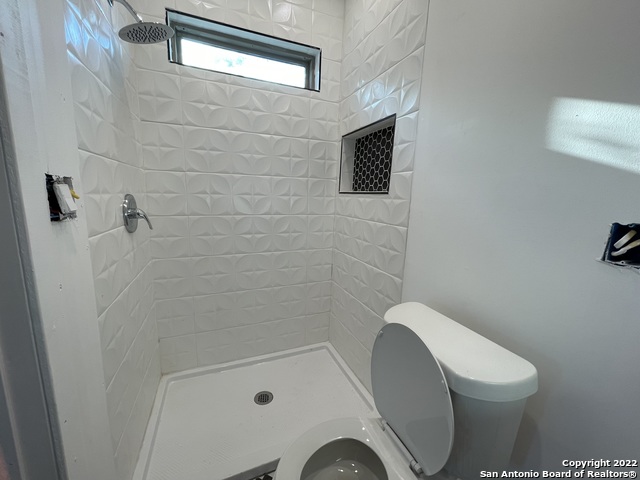 Image 9 of 16 For 511 Iowa St 2