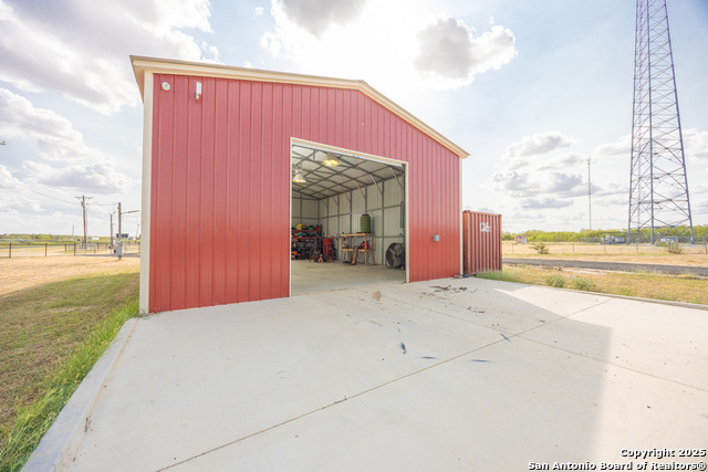 Image 4 of 26 For 14951 Ih 35 N