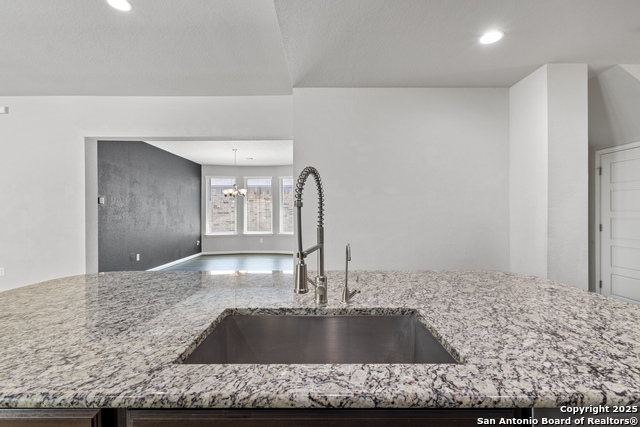 Listing photo id 9 for 13031 Maridell Park